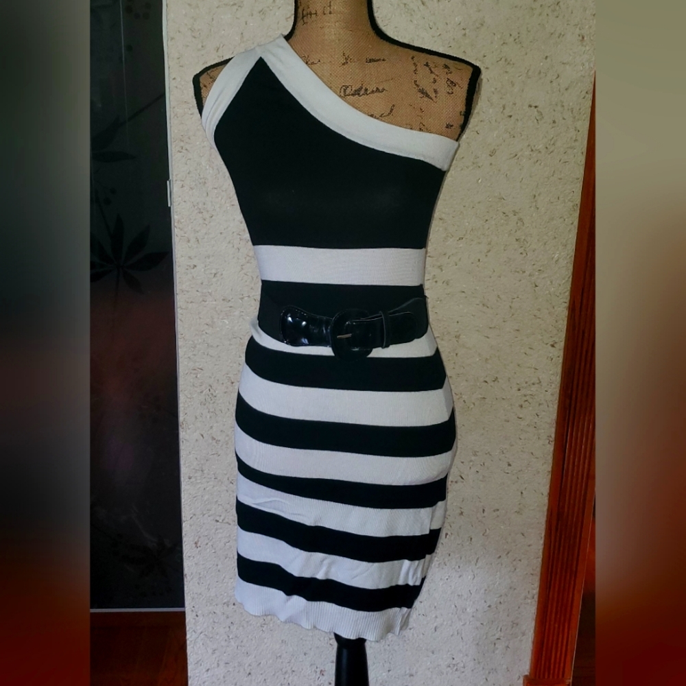 Asymmetrical SEXY dress with belt